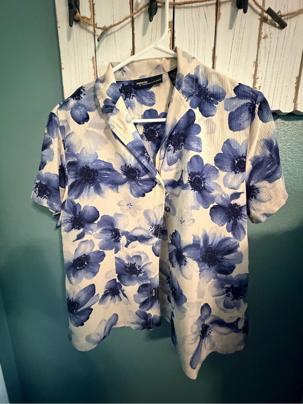 Valerie Stevens Blue and Cream  Floral Short-Sleeve Button-Down Shirt